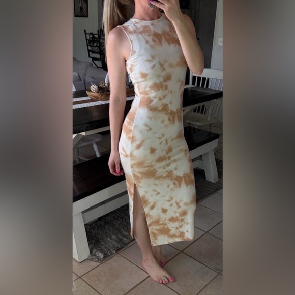 Gianni Bini Dresses & Skirts - Gianni Bini Gold Tan Tie Dyed Ribbed Bodycon Slimming Casual Maxi Dress